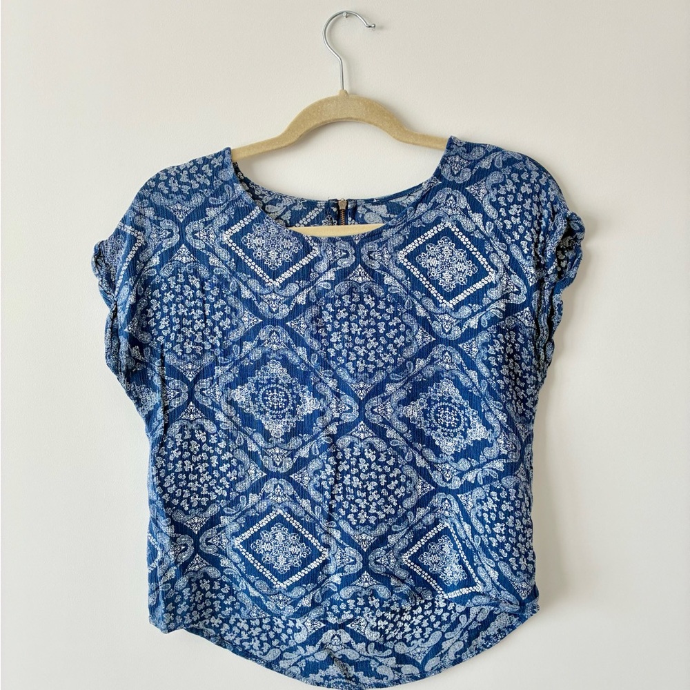 Maurices Blue Paisley Boho Print Short Sleeve Blouse – Size Small
